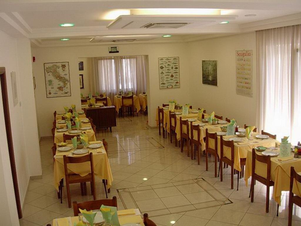 Hotel Vienna Senigallia Zewnętrze zdjęcie